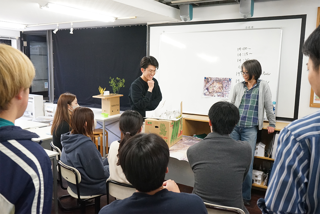 昼間部1年生 はじめての設計課題発表会